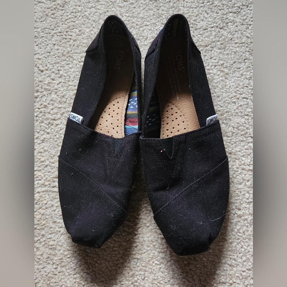 COPY - Black TOMS